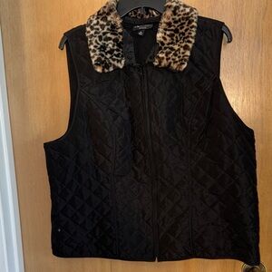 I.N. studio Lightweight Black Quilted Vest with Leopard Print Collar XL